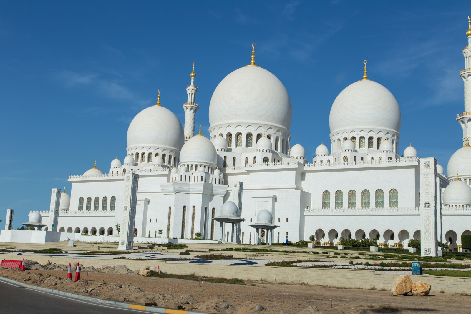 Day 3: A day in Abu Dhabi (including Grand Mosque, Masdar City and others…)